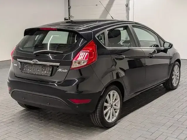 Gebraucht Ford Fiesta Titanium 101 PS (74 kW) 2016 Pantherschwarzmet. Kleinwagen