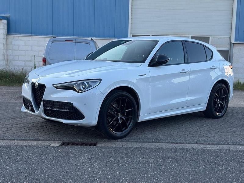 Weiß Gebraucht 2020 Alfa Romeo Stelvio Veloce SUV | 25.800 € (Guter Preis) - Bild 1/4