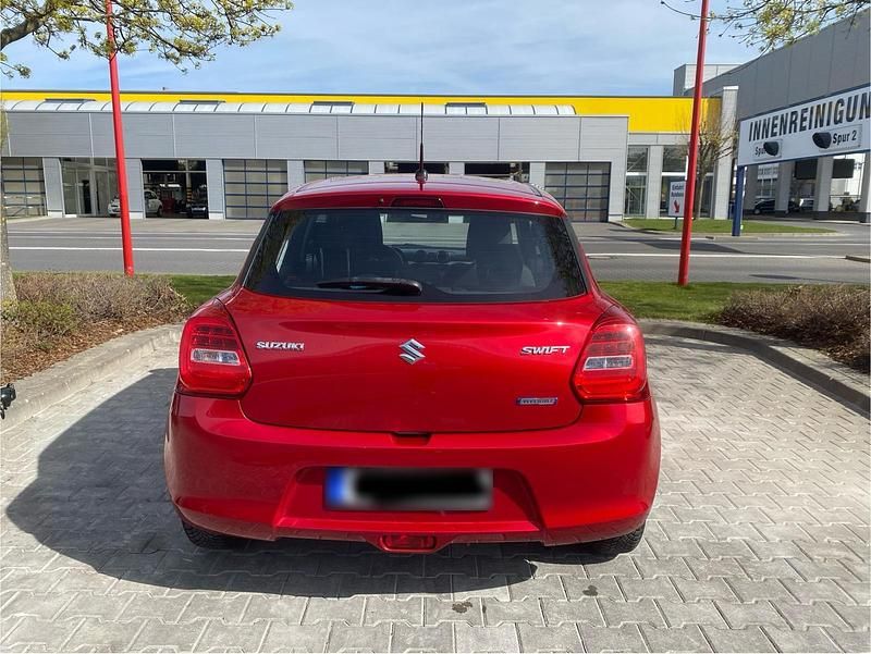 Gebraucht Suzuki Swift 83 PS (61 kW) 2021 Rot Kleinwagen