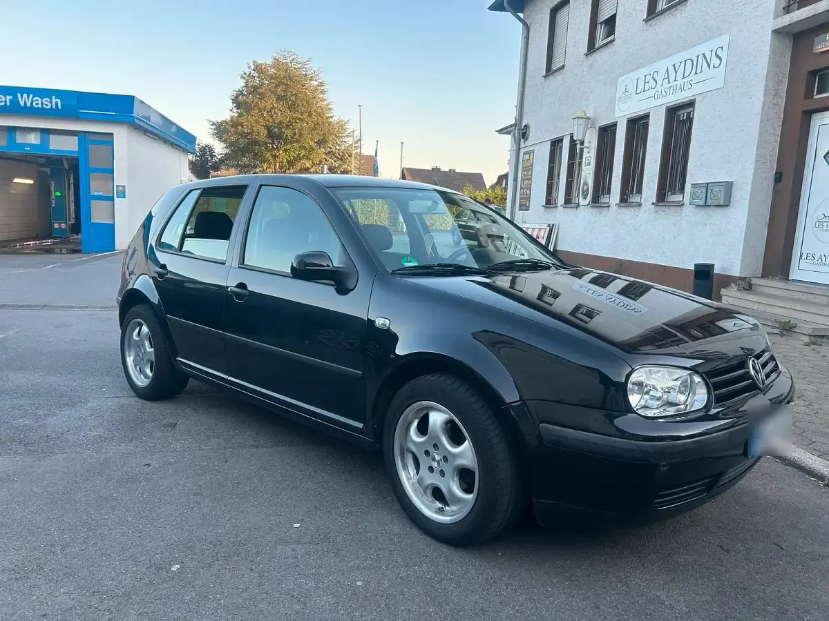 Gebraucht VW Golf IV 75 PS (55 kW) 2001 Schwarz Kleinwagen