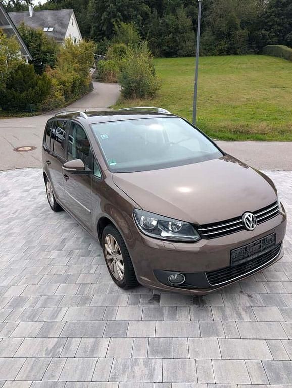 Braun Gebraucht 2011 VW Touran Van / Kleinbus | 8.400 € (Guter Preis) - Bild 1/4
