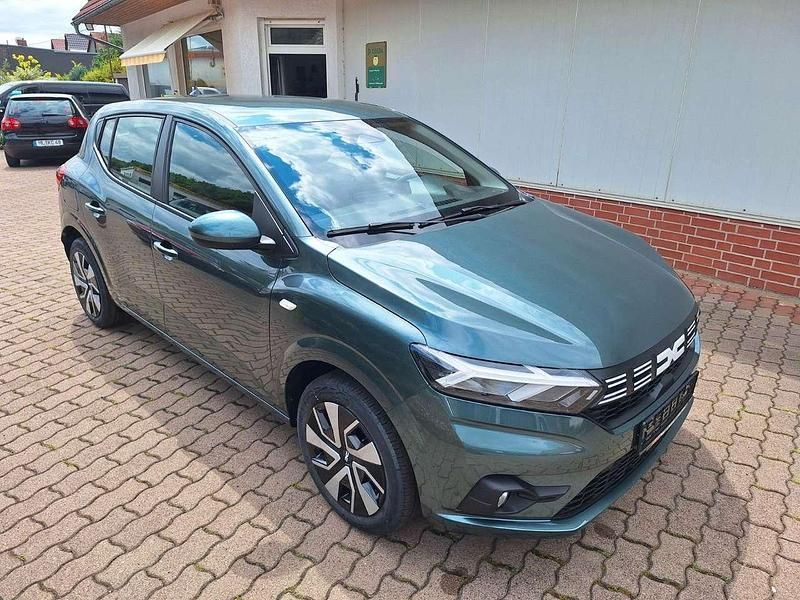 Grün Neu 2025 Dacia Sandero Expression Kleinwagen | 15.990 € (Guter Preis) - Bild 1/4