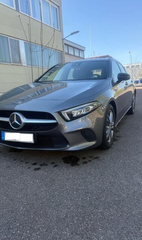 Grau Gebraucht 2019 Mercedes A200 Limousine | 20.900 € (Fairer Preis) - Bild 1/4