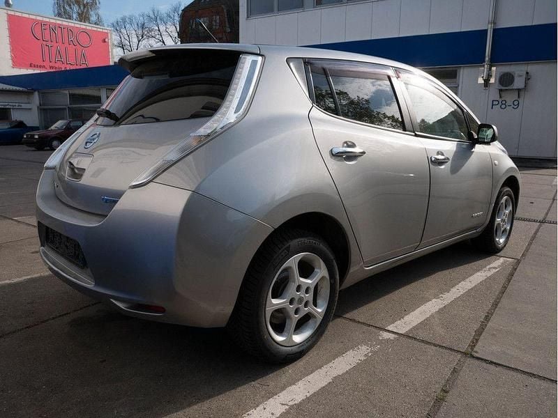 Second-hand Nissan Leaf 80 kW (109 CP) 2015 Argintiu Hatchback