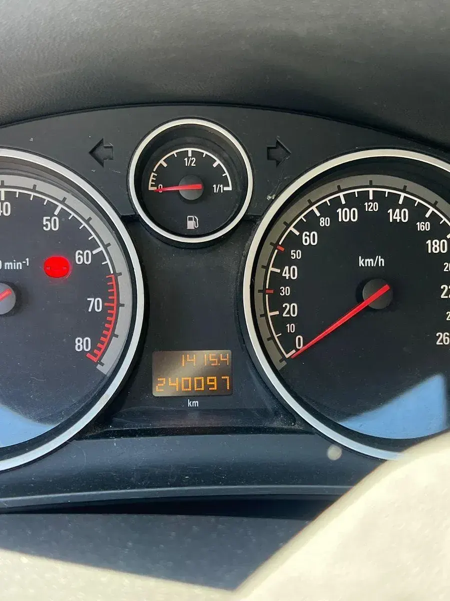 Używany Opel Astra 140 KM (102 kW) 2006 Srebrny Kombi