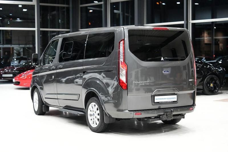 Gebraucht Ford Tourneo Titanium 185 PS (136 kW) 2021 Magneticgrau (metallic) Van / Kleinbus