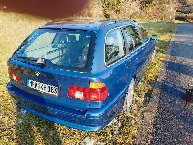 Blau Gebraucht 2002 BMW 520 Kombi | 3.500 € (Teuer) - Bild 1/4