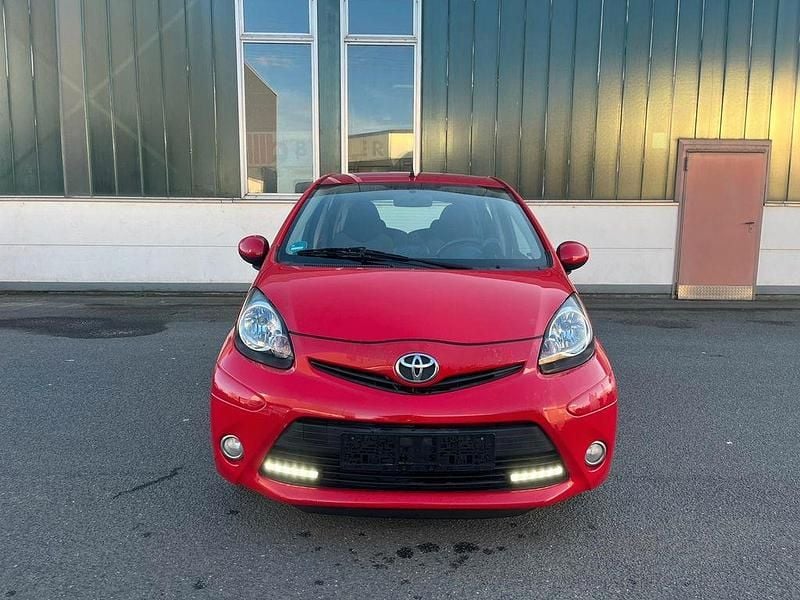 Gebraucht Toyota Aygo Cool 68 PS (50 kW) 2013 Rot Kleinwagen