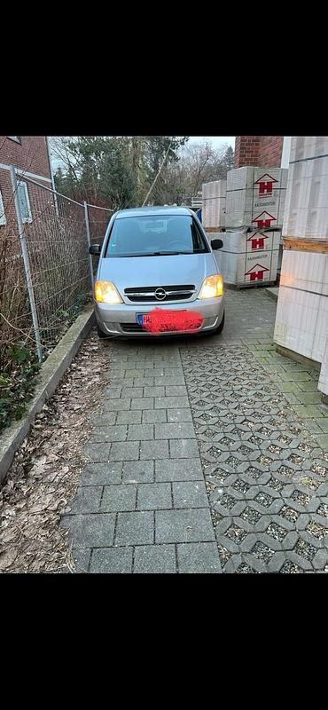 Grau Gebraucht 2004 Opel Meriva Van / Kleinbus | 700 € (Superpreis) - Bild 1/3