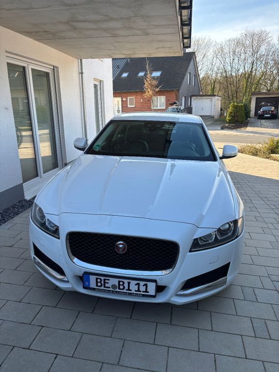 Weiß Gebraucht 2017 Jaguar XF Prestige Limousine | 17.990 € (Guter Preis) - Bild 1/4