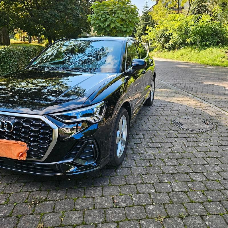Gebraucht Audi Q3 Sportback Comfort 150 PS (110 kW) 2024 Schwarz SUV