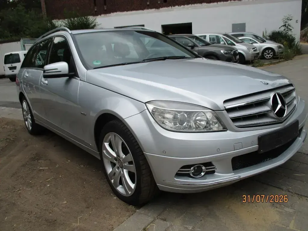 Gebraucht Mercedes C200 Elegance 136 PS (100 kW) 2011 Silber Limousine