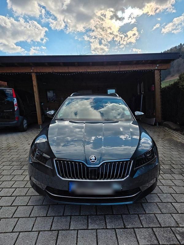 Gebraucht Skoda Superb Style 190 PS (139 kW) 2017 Grau Kombi