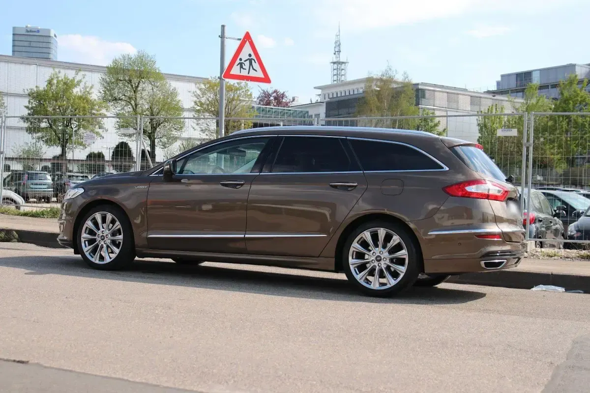 Gebraucht Ford Mondeo Vignale 209 PS (153 kW) 2016 Braun Limousine