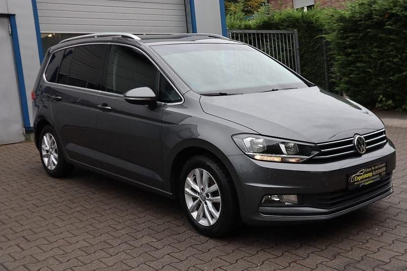 Grau Gebraucht 2017 VW Touran Highline Van / Kleinbus | 14.990 € (Guter Preis) - Bild 1/4