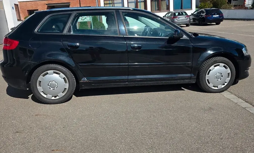 Używany Audi A3 105 KM (77 kW) 2010 Czarny Hatchback