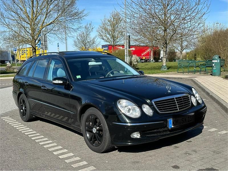 Schwarz Gebraucht 2004 Mercedes E240 Kombi | 4.999 € - Bild 1/4