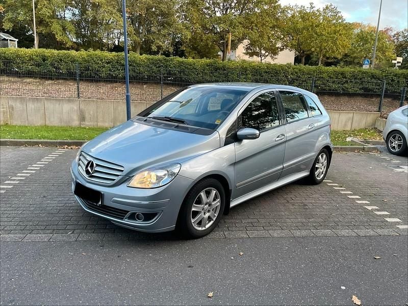 Silber Gebraucht 2005 Mercedes B180 Van / Kleinbus | 1.600 € (Superpreis) - Bild 1/4