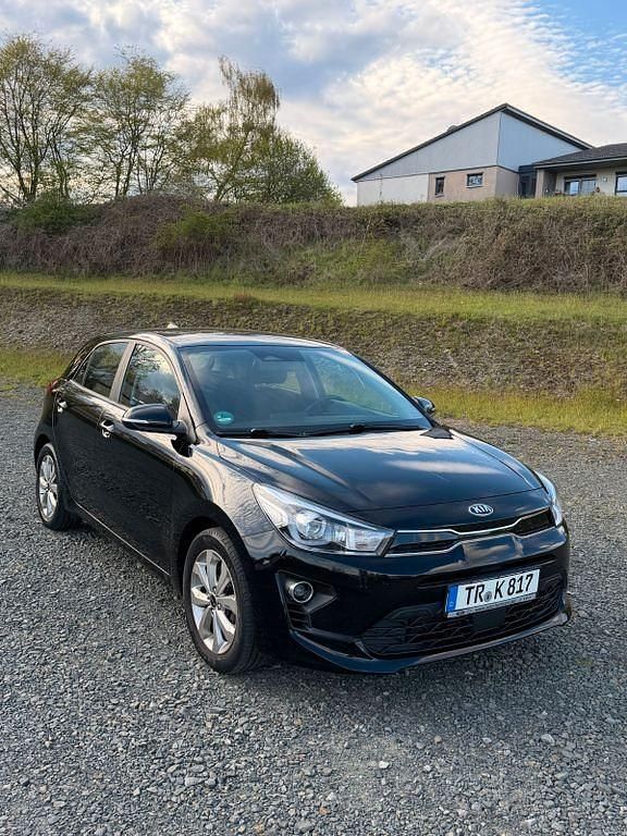 Second-hand Kia Rio Vision 101 CP (74 kW) 2021 Negru Berlinǎ