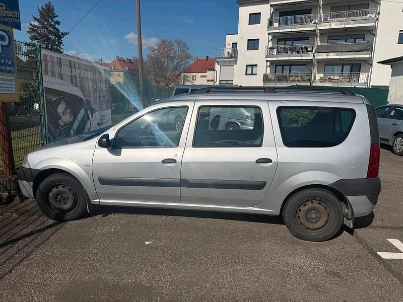 Second-hand Dacia Logan 105 CP (77 kW) 2008 Argintiu Break