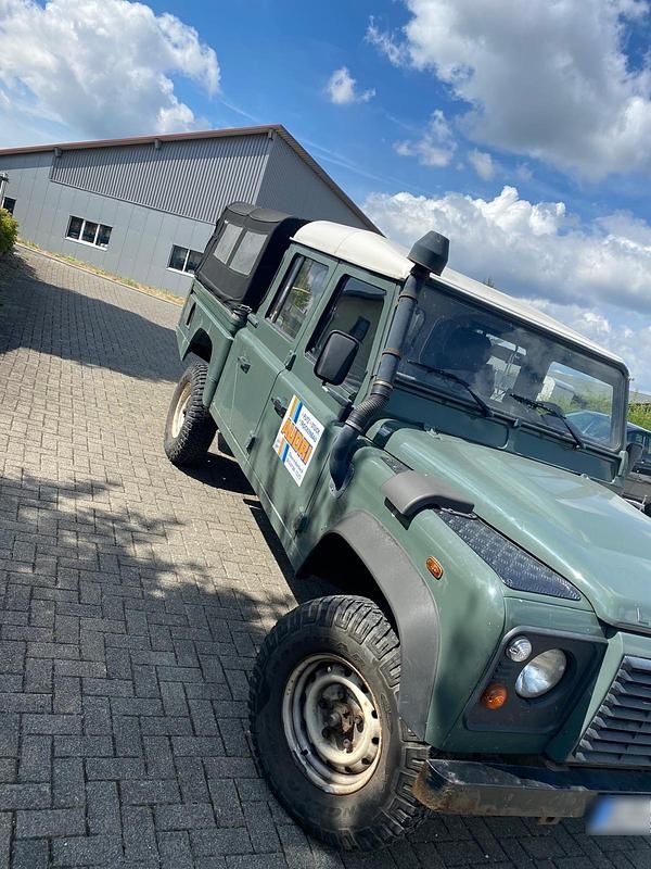 Gebraucht Land Rover Defender 122 PS (89 kW) 2010 Grün Pickup