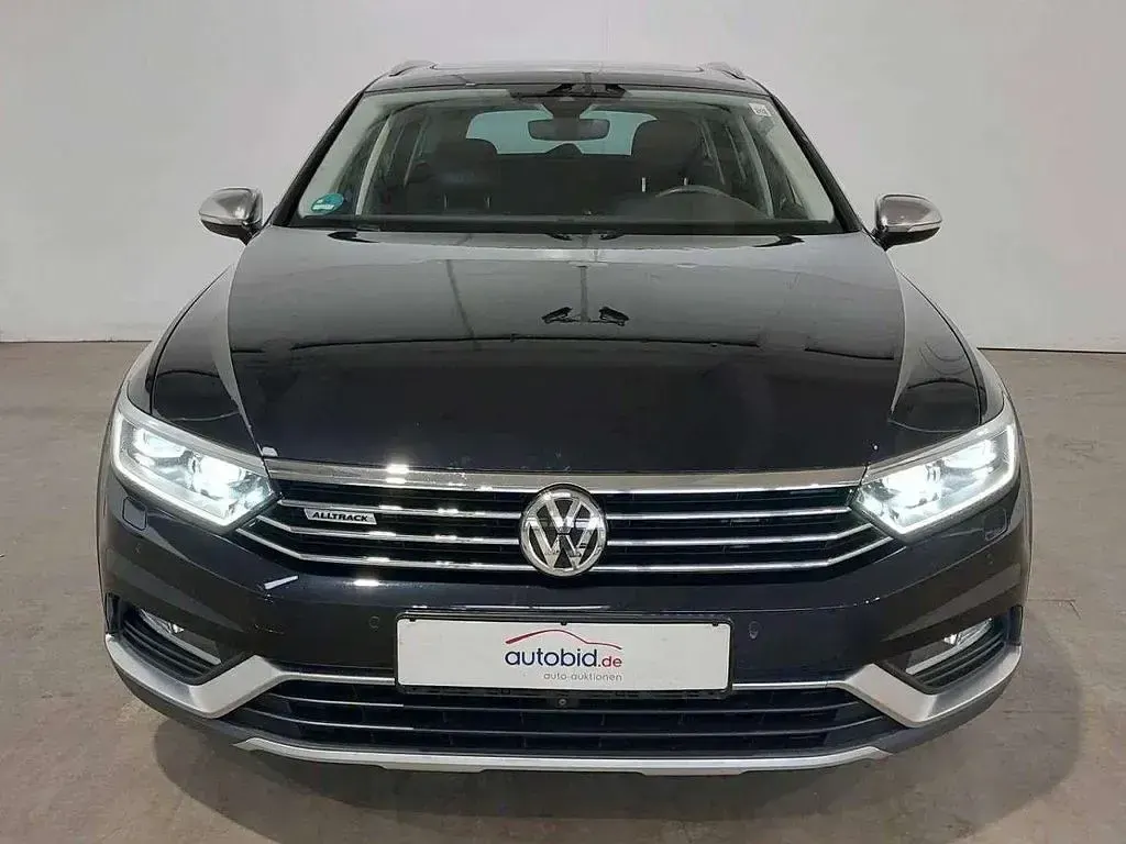 Gebraucht VW Passat Alltrack Highline 239 PS (175 kW) 2017 Deep black perleffekt Kombi