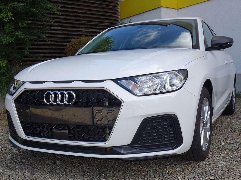Weiß Gebraucht 2020 Audi A1 Advanced Kleinwagen | 19.900 € (Fairer Preis) - Bild 1/4