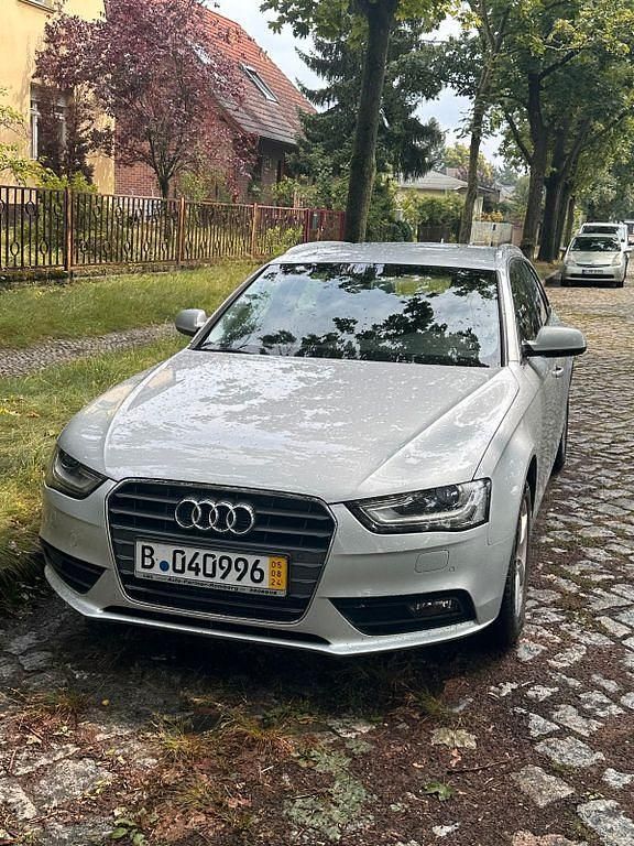 Silber Gebraucht 2013 Audi A4 Ambiente Kombi | 9.999 € (Etwas zu teuer) - Bild 1/4