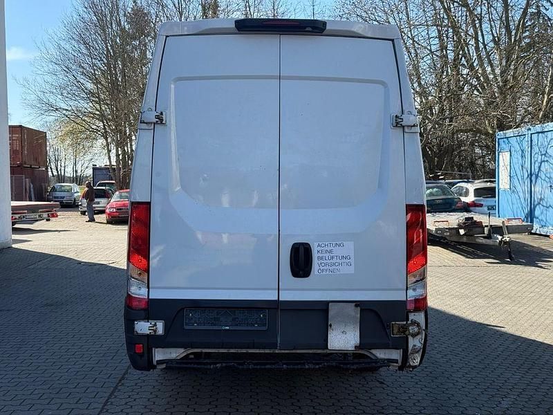 Gebraucht Iveco Daily 116 PS (85 kW) 2018 Weiß Van / Kleinbus