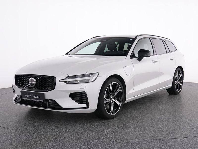 Gebraucht Volvo V60 Plus 349 PS (256 kW) 2022 Weiss crystal white pearl / me Kombi