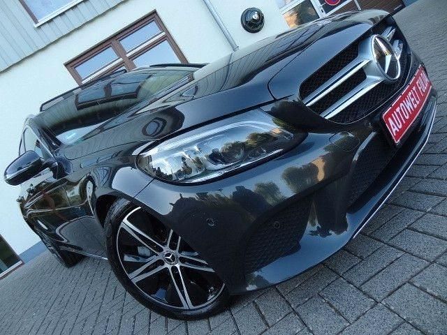 Grau Gebraucht 2021 Mercedes C300e Avantgarde Limousine | 28.689 € (Teuer) - Bild 1/2