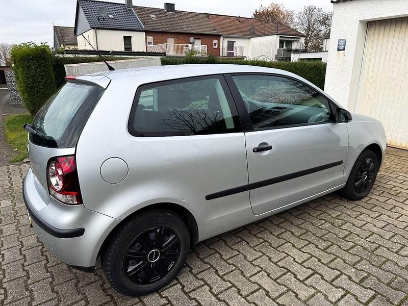 Gebraucht VW Polo Basis 54 PS (39 kW) 2005 Silber Limousine