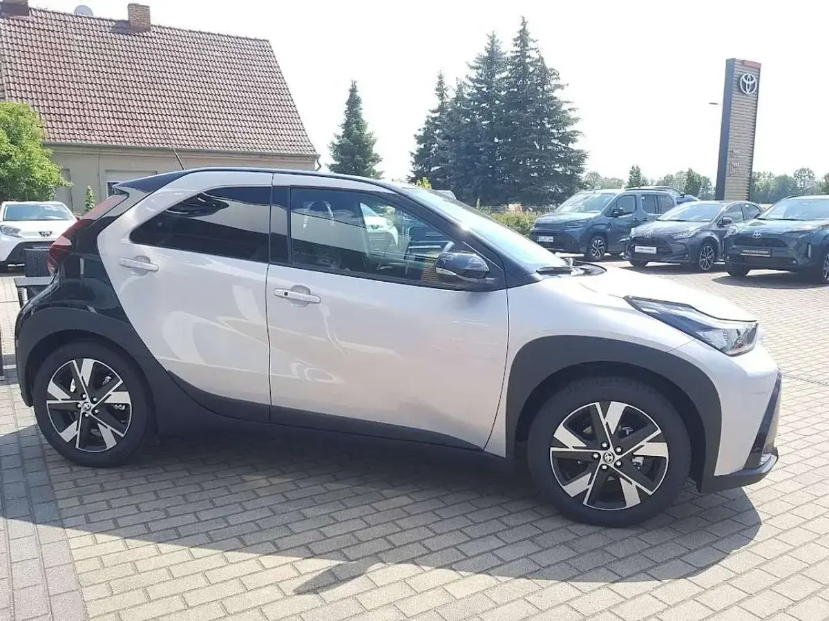 Neu Toyota Aygo X 116 PS (85 kW) 2026 Light purple metallic SUV