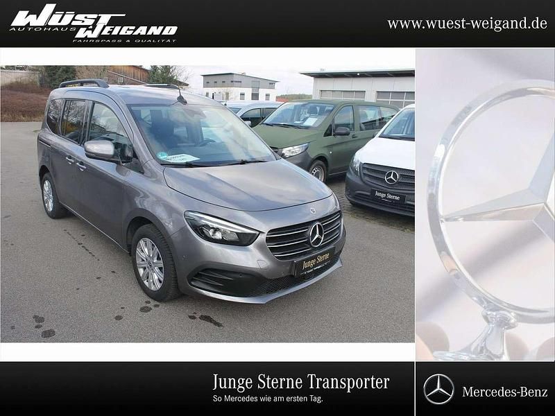 Grau Gebraucht 2023 Mercedes 180 Style Limousine | 29.990 € (Fairer Preis) - Bild 1/4