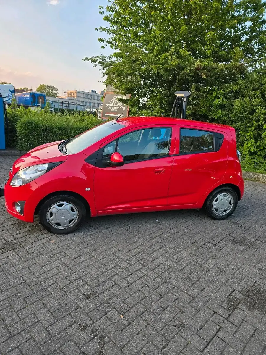 Second-hand Chevrolet Spark 68 CP (50 kW) 2013 Roșu Hatchback