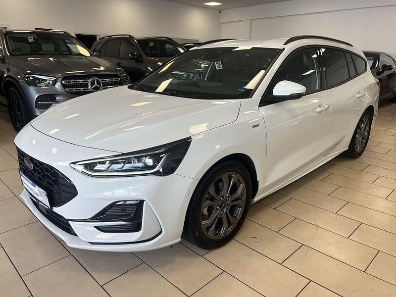 Weiß Gebraucht 2023 Ford Focus ST-Line X Kombi | 19.440 € (Superpreis) - Bild 1/4