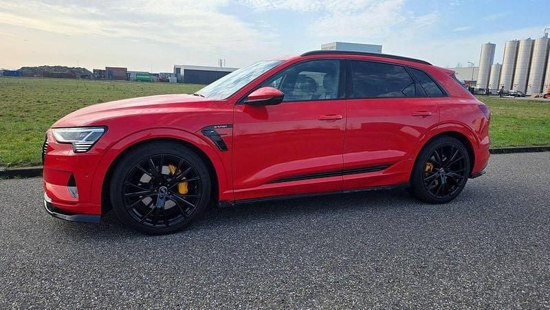 Second-hand Audi e-tron Advanced 300 kW (408 CP) 2018 Roșu SUV