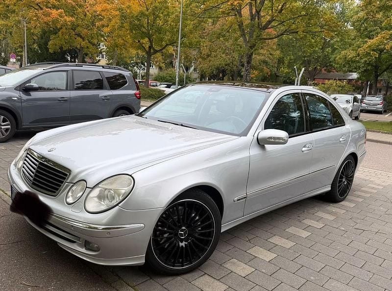 Silber Gebraucht 2006 Mercedes E320 Elegance Limousine | 3.650 € (Superpreis) - Bild 1/4