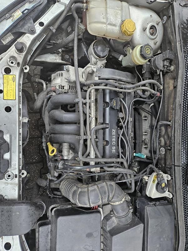 Gebraucht Ford Focus 101 PS (74 kW) 2003 Grau Limousine