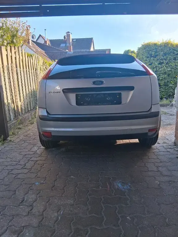 Gebraucht Ford Focus Ambiente 80 PS (58 kW) 2005 Silber Limousine