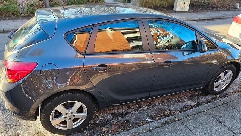 Gebraucht Opel Astra Selection 116 PS (85 kW) 2015 Grau Limousine