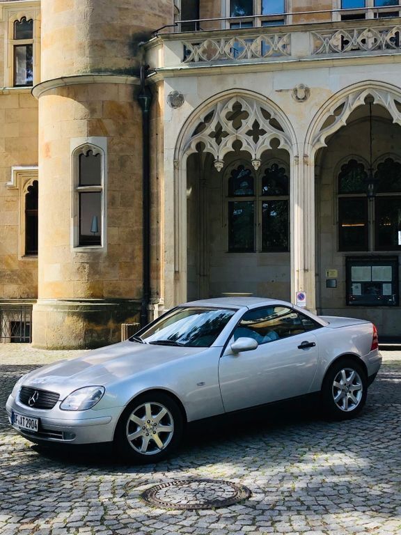 Silber Gebraucht 1997 Mercedes SLK200 Cabrio | 9.999 € (Etwas zu teuer) - Bild 1/4