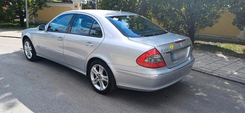 Gebraucht Mercedes E200 184 PS (135 kW) 2007 Silber Limousine