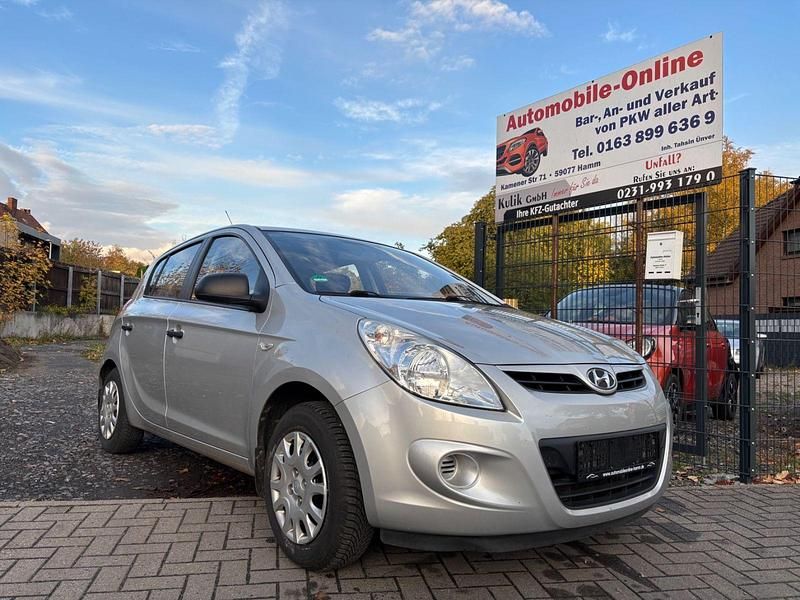 Silber Gebraucht 2011 Hyundai i20 Classic Kleinwagen | 3.900 € (Fairer Preis) - Bild 1/4