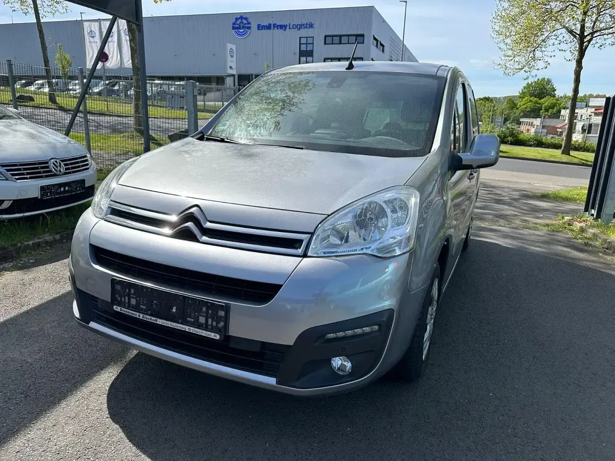 Gebraucht Citroën Berlingo SELECTION 120 PS (88 kW) 2018 Grau Van / Kleinbus