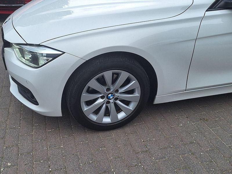 Gebraucht BMW 318 Advantage 258 PS (189 kW) 2016 Weiß Kombi