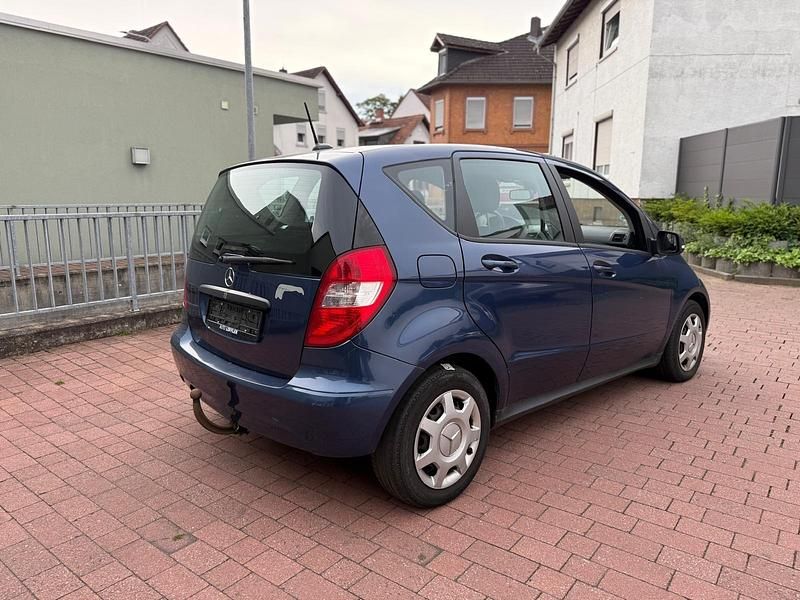 Gebraucht Mercedes A180 109 PS (80 kW) 2011 Blau Kleinwagen