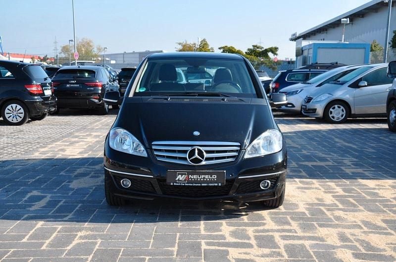 Gebraucht Mercedes A180 109 PS (80 kW) 2012 Schwarz Kleinwagen