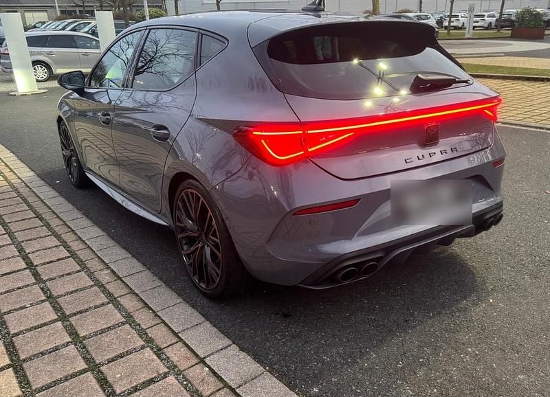 Gebraucht Cupra Leon VZ 300 PS (220 kW) 2023 Grau Limousine