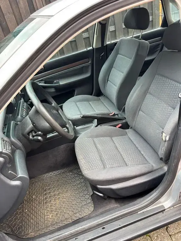 Gebraucht Audi A4 101 PS (74 kW) 1996 Silber Limousine
